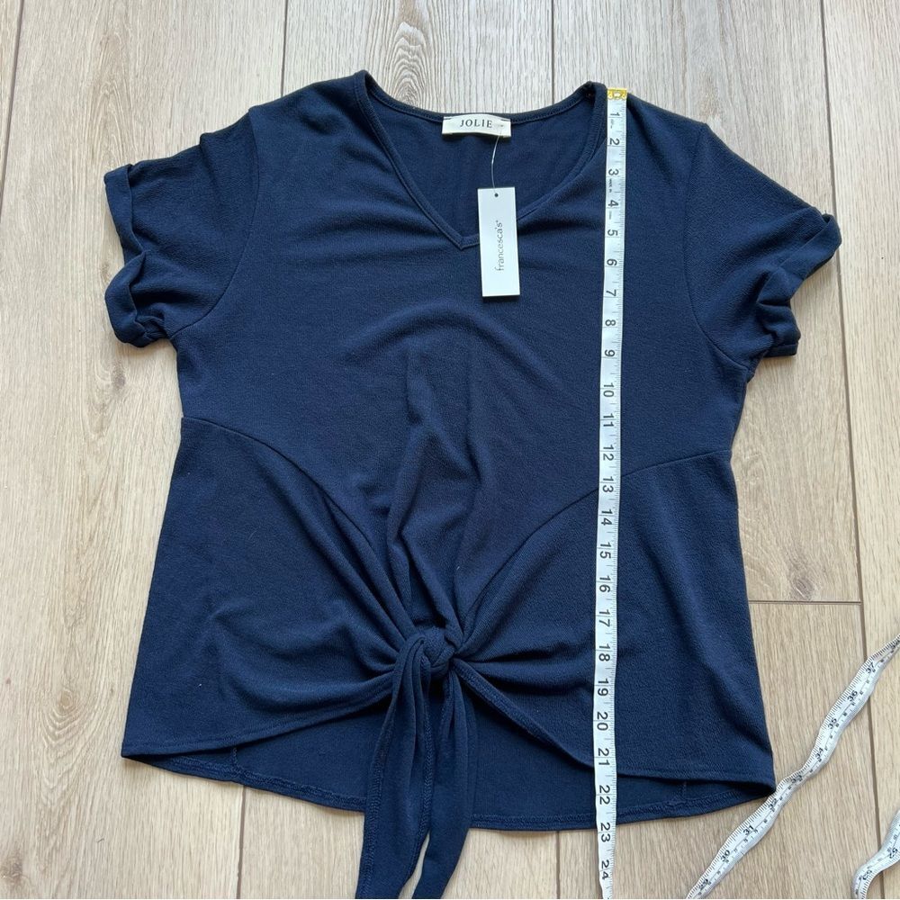 Jolie Nwt Women's Navy Tie-Front Top Size Medium Francesca’s Boutique Shirt — image 8 of 8